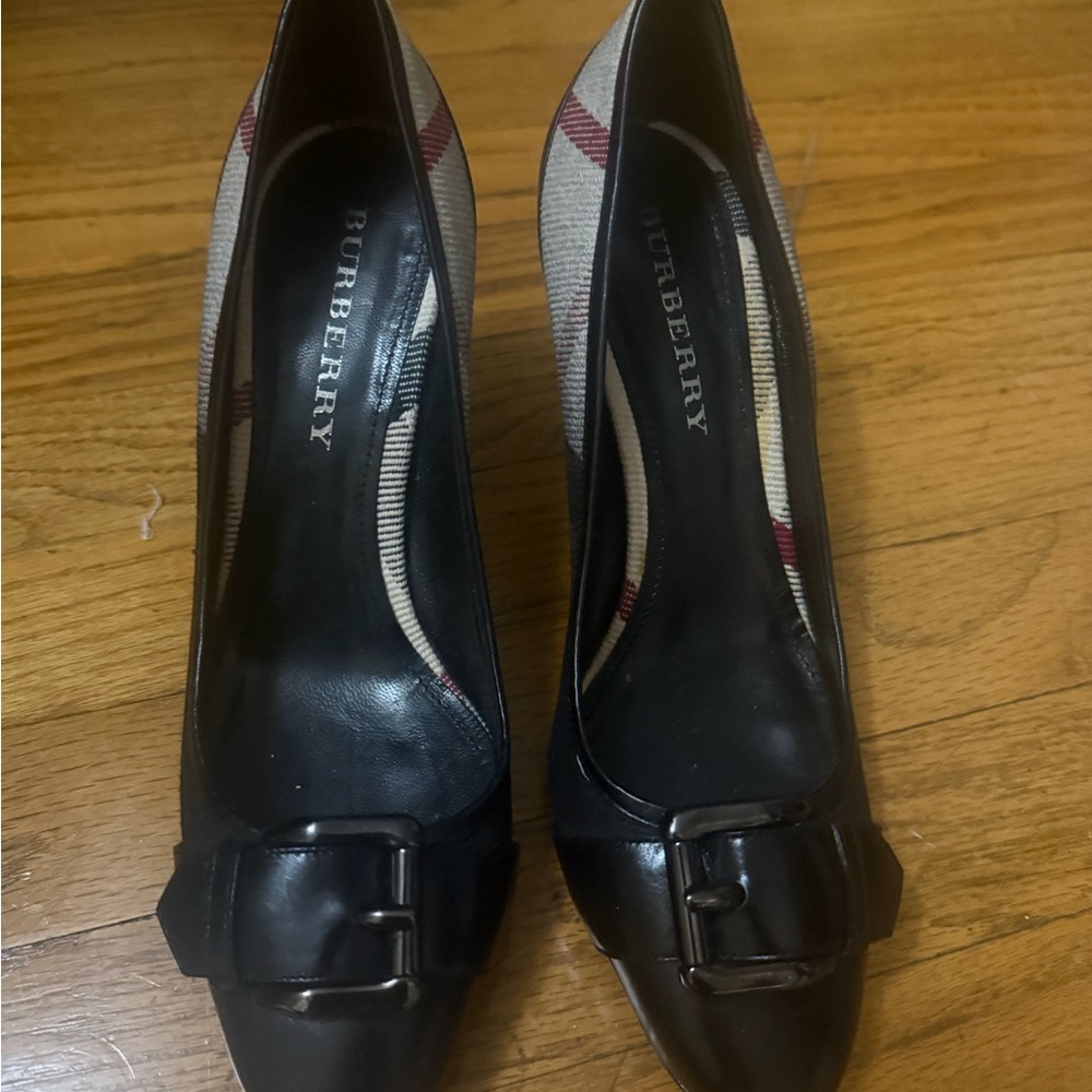 Authentic Burberry pumps
